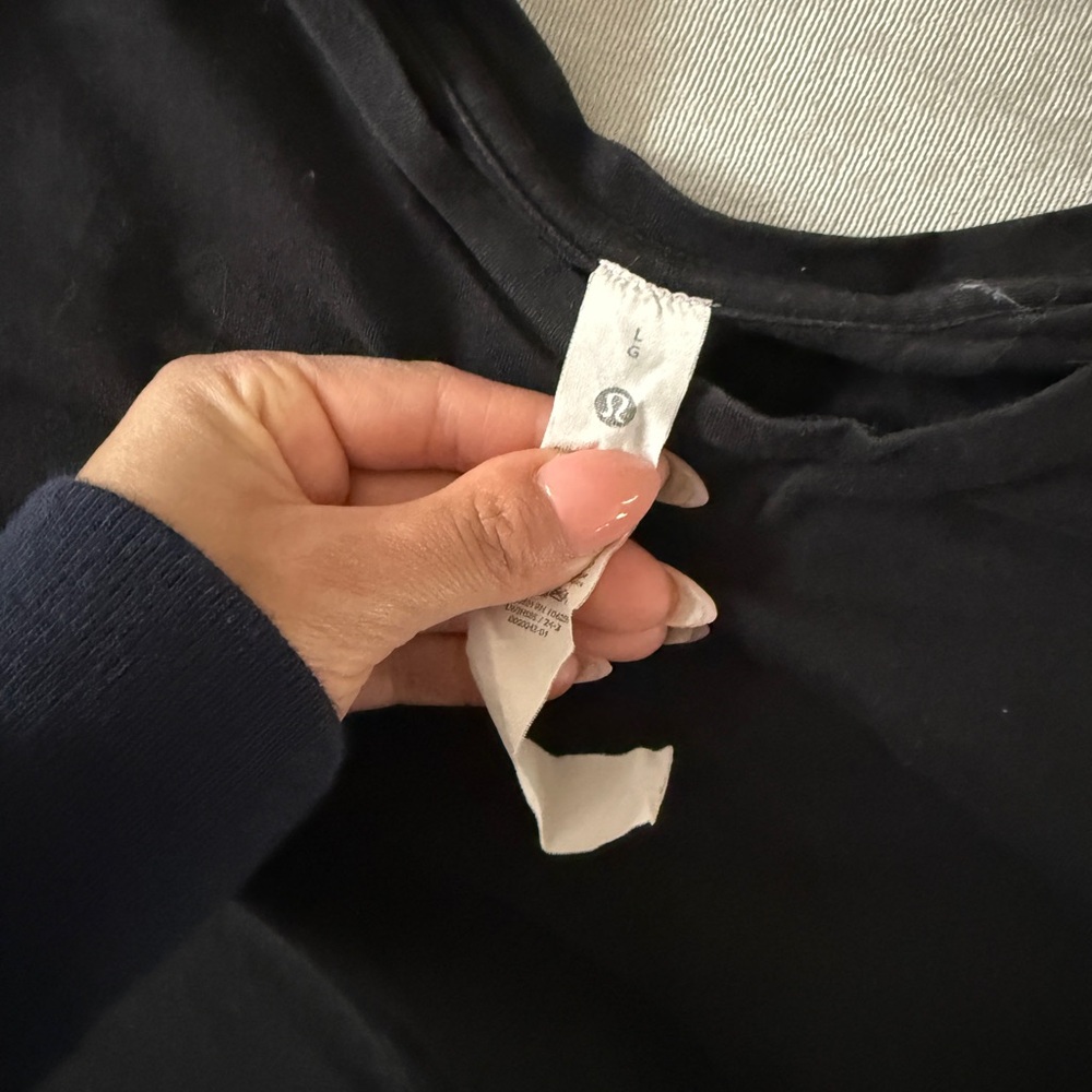 Basic Lululemon Black Tee Size Large - image 2